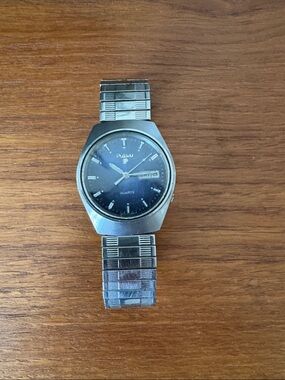 Vintage Pulsar Quartz Watch Blue Dial Day Date Japan